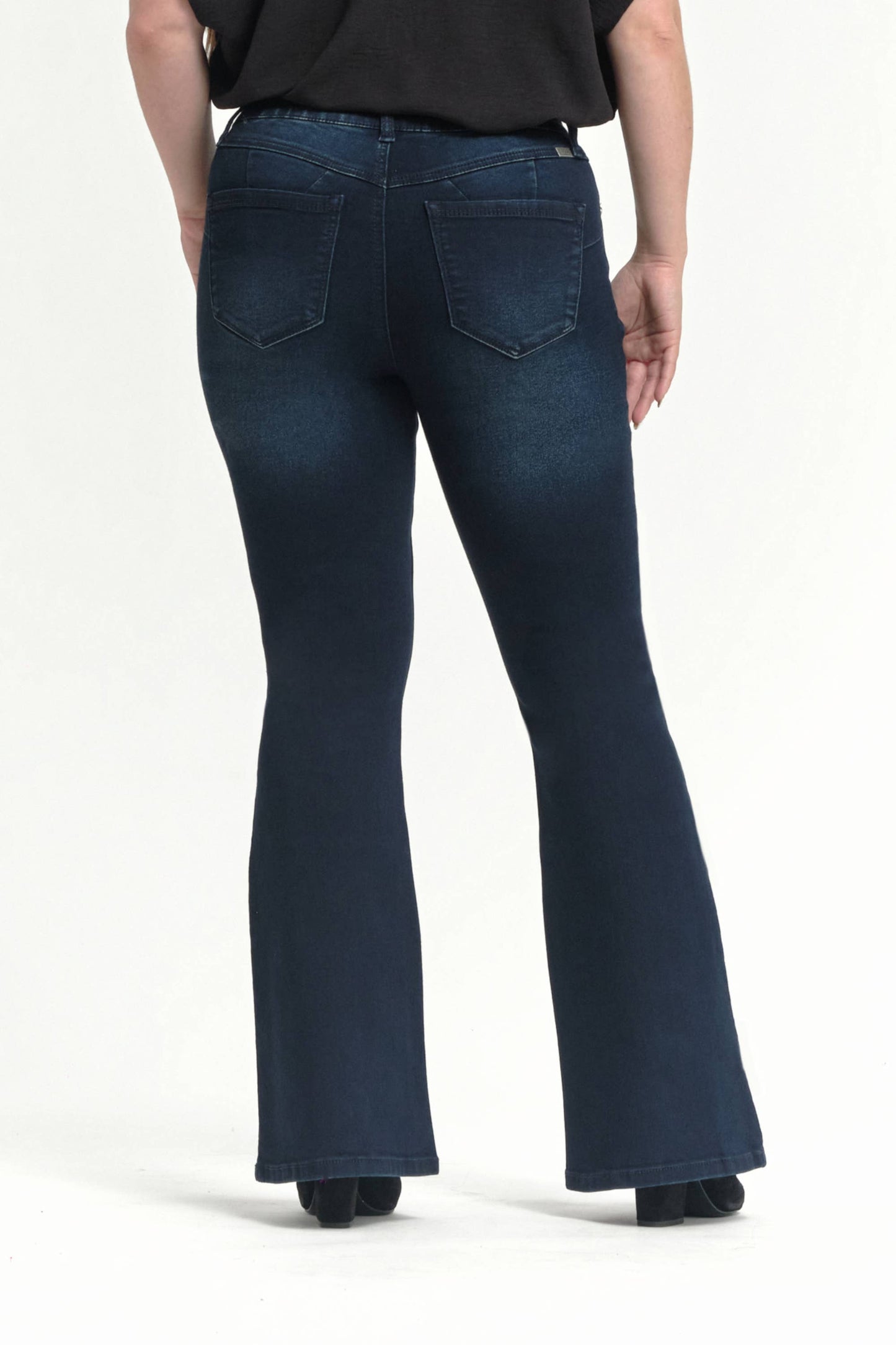 Petite 29" Shapewear Fit & Lift Flare Jean in Ashton
