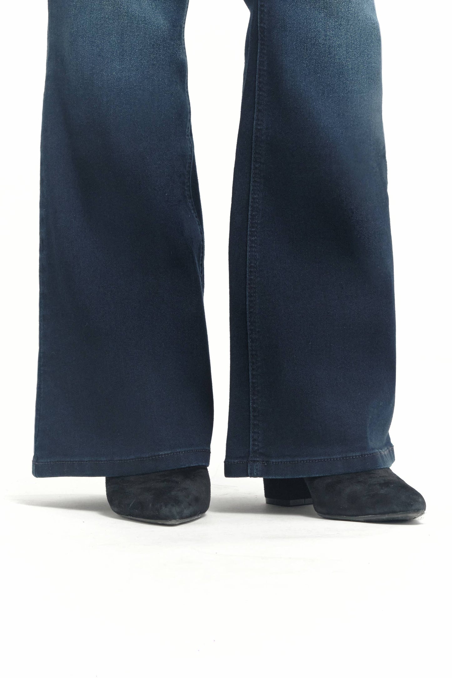 Petite 29" Shapewear Fit & Lift Flare Jean in Ashton