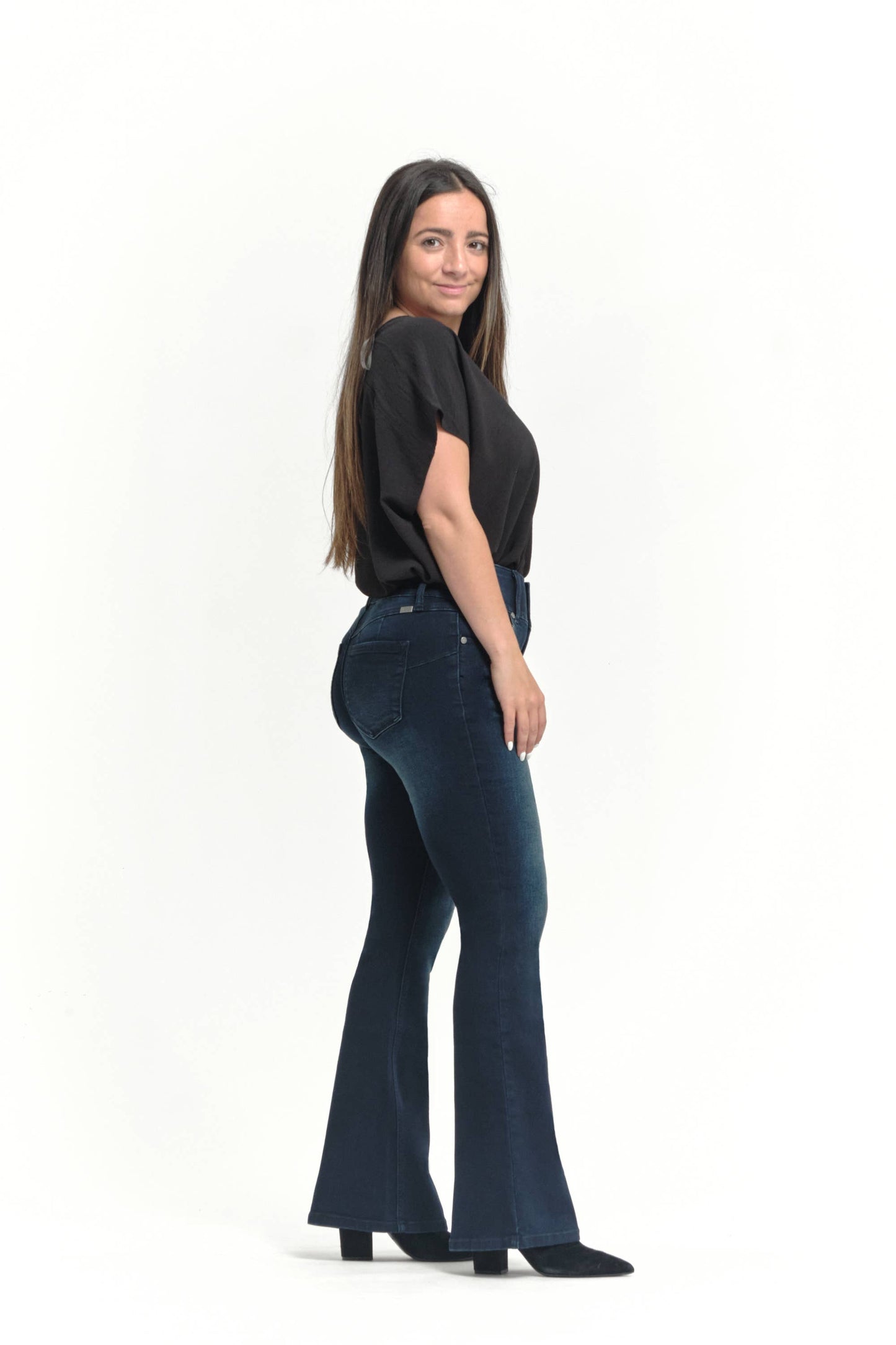 Petite 29" Shapewear Fit & Lift Flare Jean in Ashton