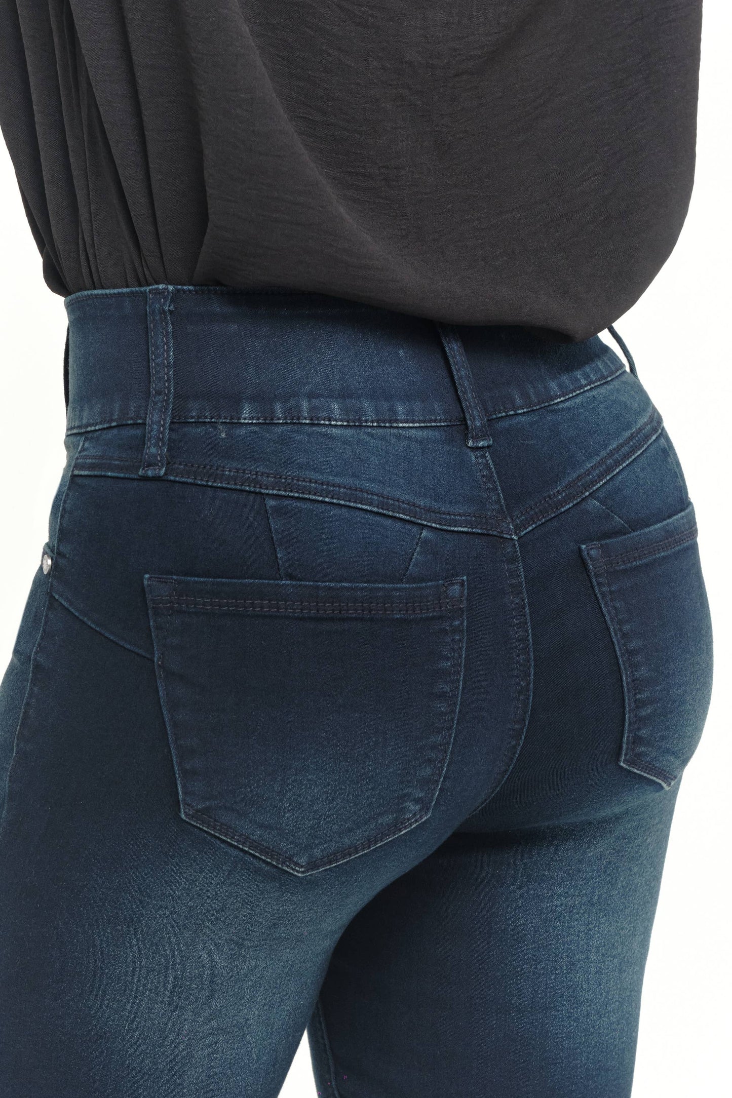Petite 29" Shapewear Fit & Lift Flare Jean in Ashton